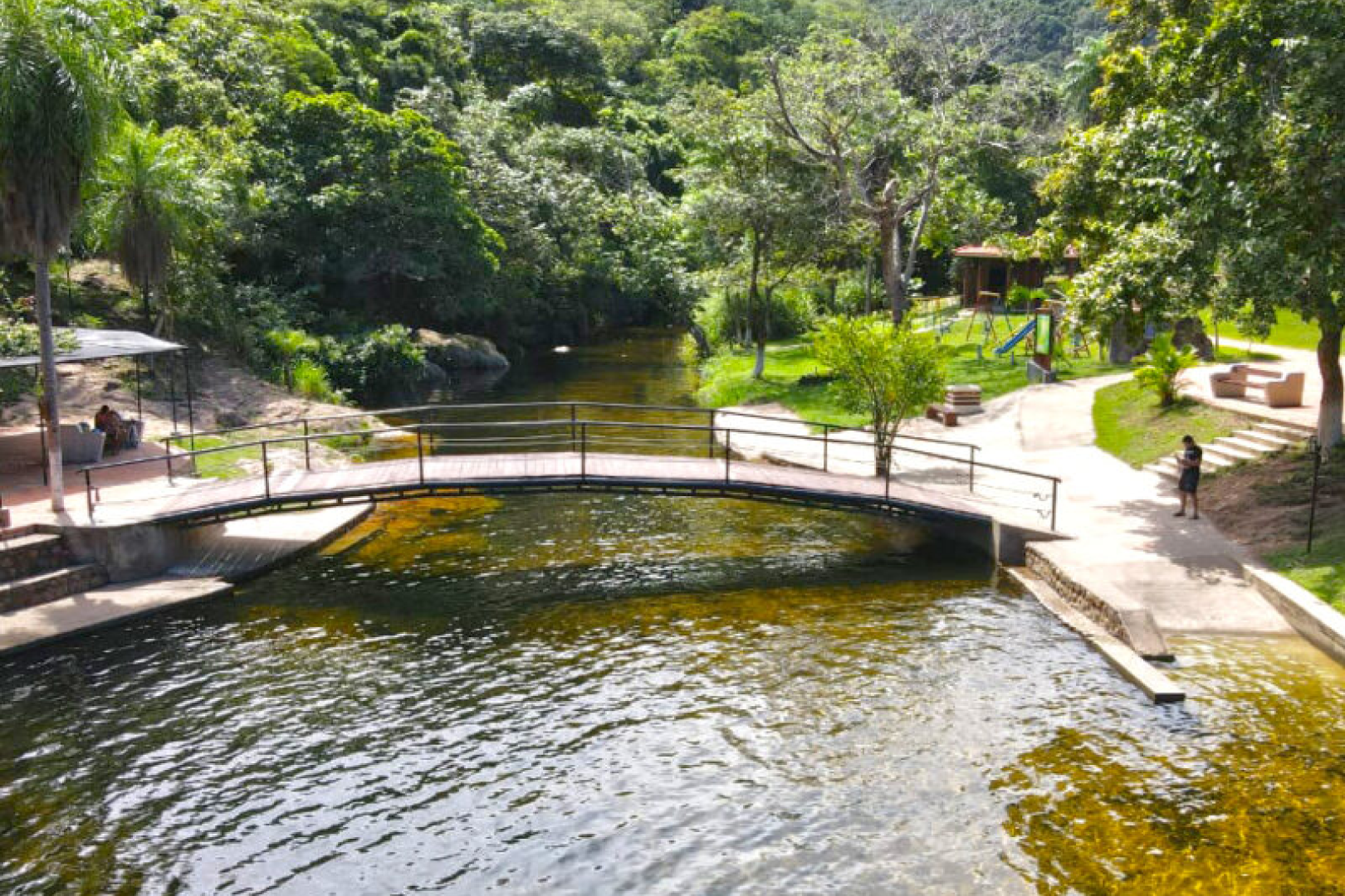 Aguas Calientes. Hotel Safari Club Rebore. Hotel, alojamiento, hospedaje, hotel económico, cabañas.